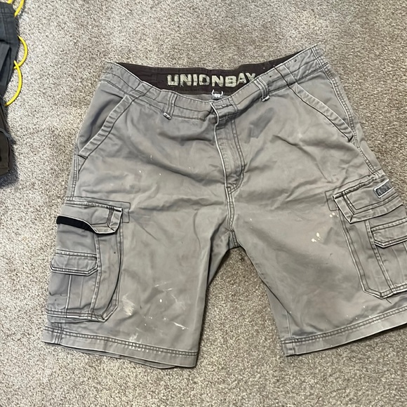 Shorts for men by Unionbay 8 pockets. - Picture 1 of 1